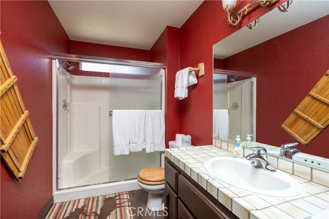 43850 Yosemite Drive, Big Bear Lake CA: https://media.crmls.org/medias/be0cf958-7db2-466a-a014-53af3f6d9f0a.jpg
