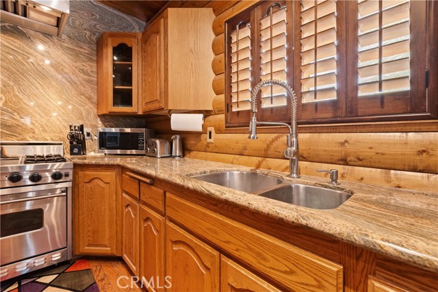 Detail Gallery Image 10 of 45 For 1870 Oak Springs Valley Rd, Wrightwood,  CA 92397 - 2 Beds | 2 Baths