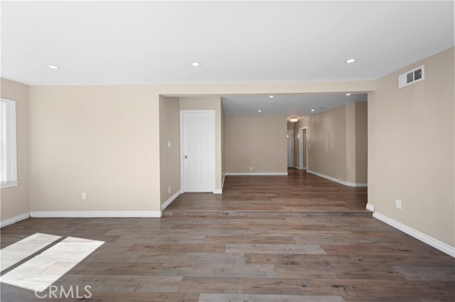 7736 Bellaire Avenue, North Hollywood CA: https://media.crmls.org/medias/be0e4a3f-918e-4e6d-a530-06e67f554bd8.jpg