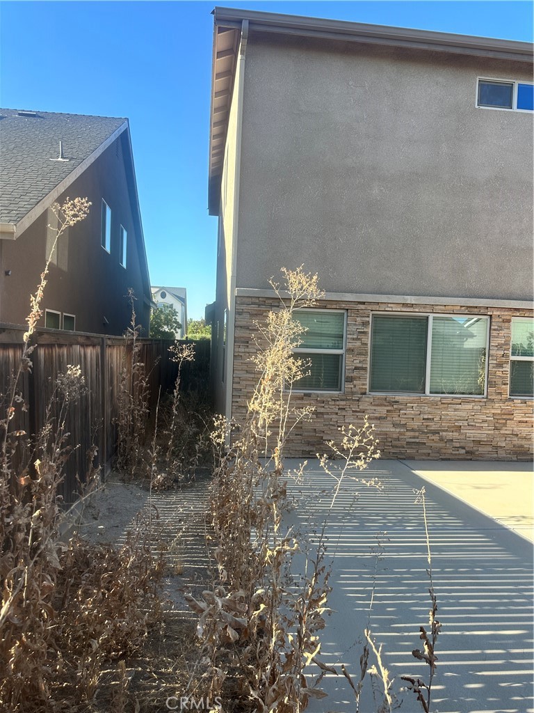 https://media.crmls.org/medias/be0f58b6-d28d-4128-a5f1-09ac91336318.jpg?preset=X-Large