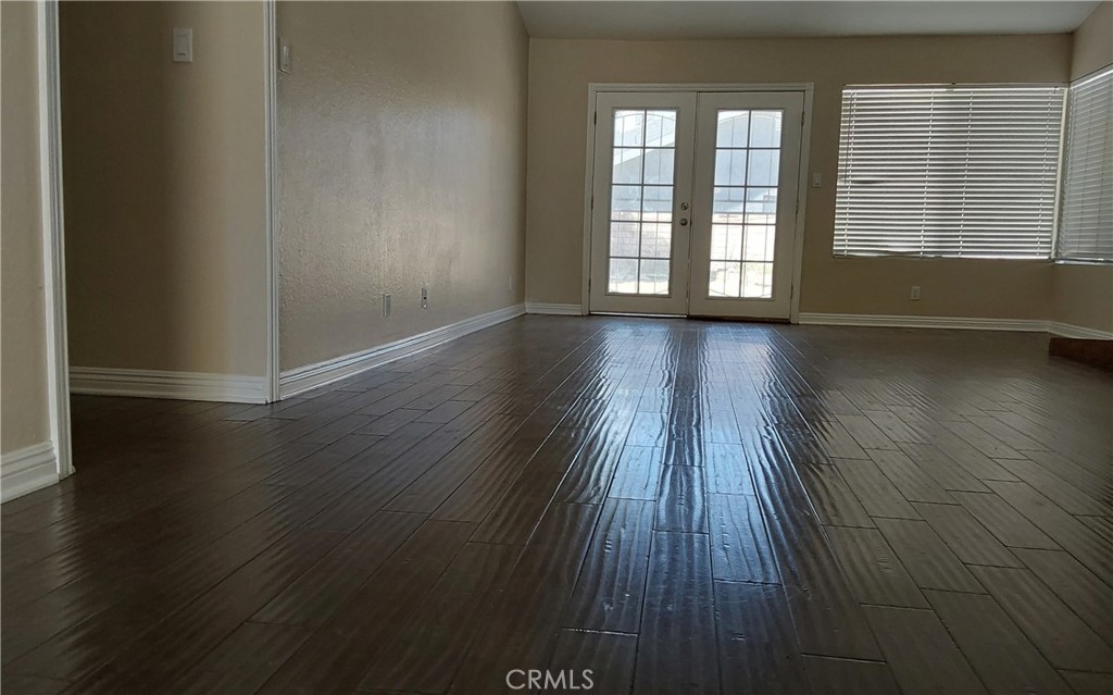 https://media.crmls.org/medias/be100ba0-8234-4796-a70f-c8faf6d14f93.jpg?preset=X-Large