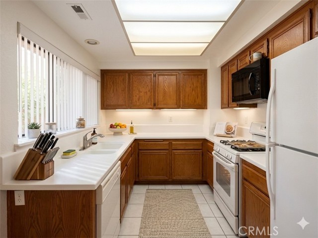 Detail Gallery Image 16 of 38 For 17 Rock Cliff Pl, Phillips Ranch,  CA 91766 - 2 Beds | 2/1 Baths