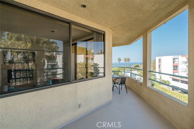 520 The Village, Redondo Beach, California 90277, 2 Bedrooms Bedrooms, ,2 BathroomsBathrooms,Residential,Sold,The Village,SB17117479