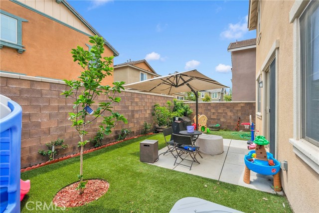 16718 Wyndham Lane, Fontana CA: https://media.crmls.org/medias/be112525-05ce-4d7a-a35c-3294a5ca174a.jpg