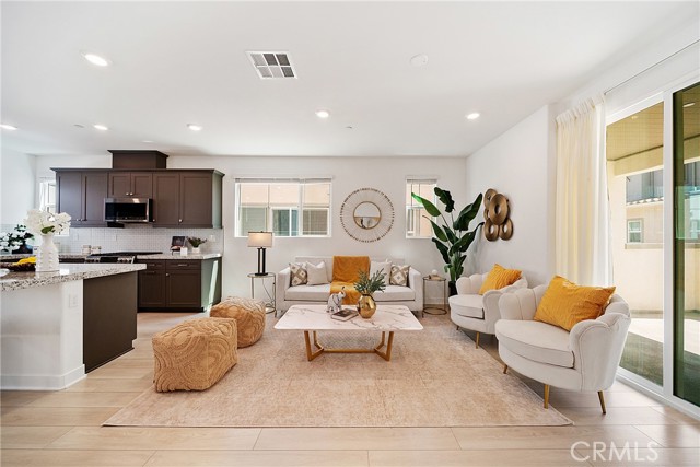 Detail Gallery Image 3 of 23 For 1419 St Simon Cir #E,  Alhambra,  CA 91803 - 4 Beds | 3/1 Baths