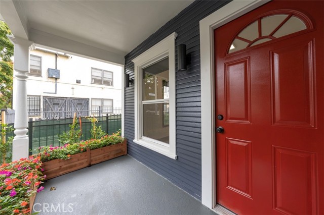 532 W 5th Street, Long Beach CA: https://media.crmls.org/medias/be11ece7-cb73-4cbb-94a5-75212ea3c82d.jpg