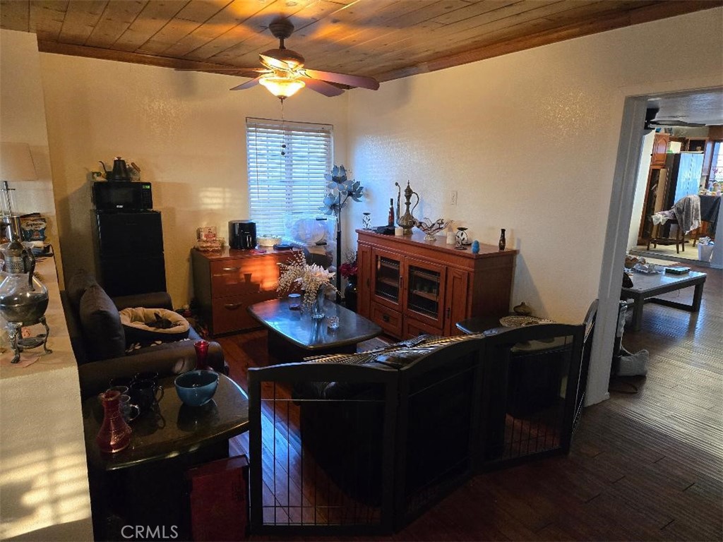 https://media.crmls.org/medias/be120d29-5440-41b4-b5fb-462ff0421b4c.jpg?preset=X-Large