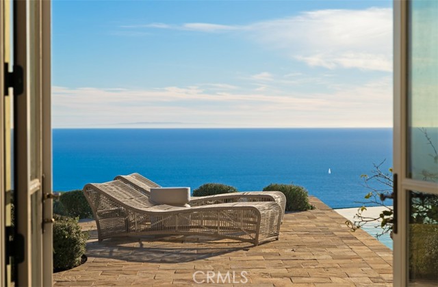 50 Pelican Crest, Newport Coast CA: https://media.crmls.org/medias/be1296d2-2f21-4be9-bd36-d0daf08a20fc.jpg