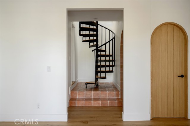 811 Maltman Avenue, Los Angeles CA: https://media.crmls.org/medias/be137b72-6ff6-418b-986f-d4ffddb1bfff.jpg