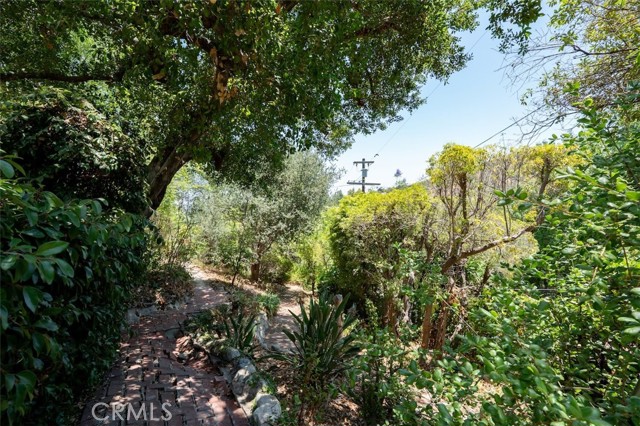 15113 Encanto Drive, Sherman Oaks CA: https://media.crmls.org/medias/be138bd2-d2b2-450a-a2fa-afcf199d63f0.jpg