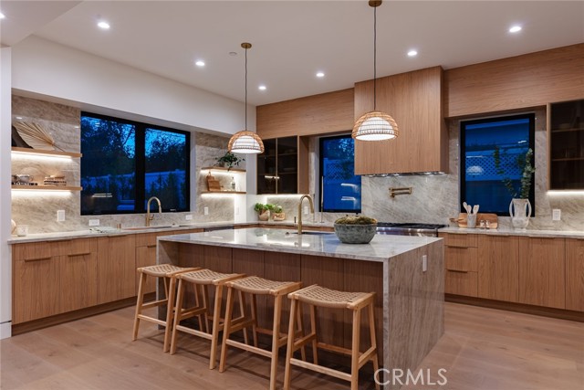 22640 Clarendon Street, Woodland Hills CA: https://media.crmls.org/medias/be13b038-80c2-425e-8259-05a7eb5b68a0.jpg