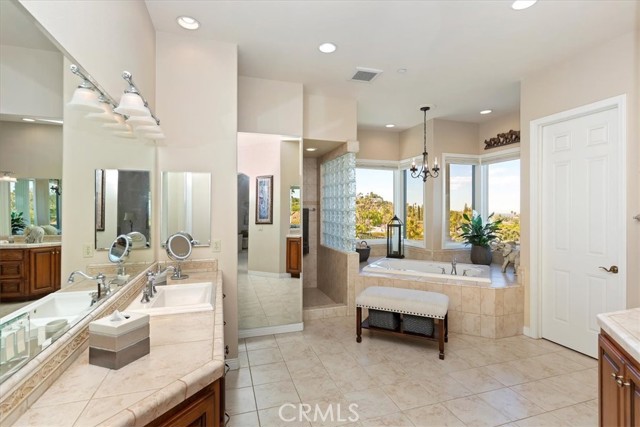 Detail Gallery Image 33 of 70 For 5606 Royal Ridge Ct, Riverside,  CA 92506 - 4 Beds | 3/1 Baths