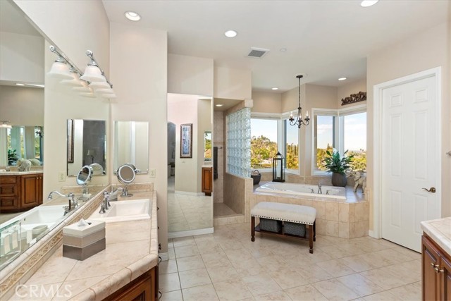 Detail Gallery Image 33 of 70 For 5606 Royal Ridge Ct, Riverside,  CA 92506 - 4 Beds | 3/1 Baths