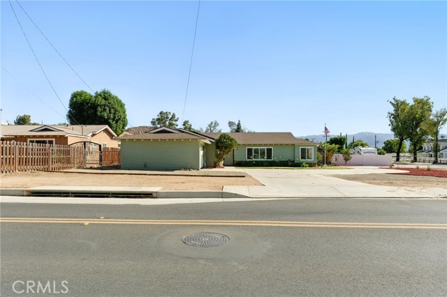 970 3rd Street, Norco CA: https://media.crmls.org/medias/be142a21-6bf4-4fde-9413-381294a56a71.jpg