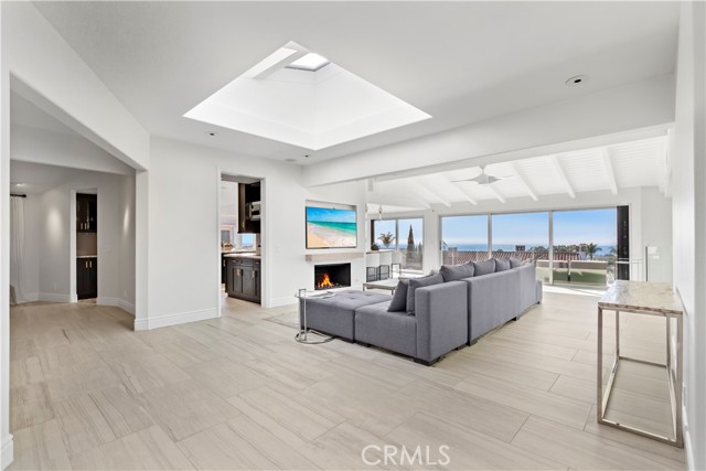 Detail Gallery Image 3 of 46 For 440 Mendoza, Corona Del Mar,  CA 92625 - 4 Beds | 3/1 Baths