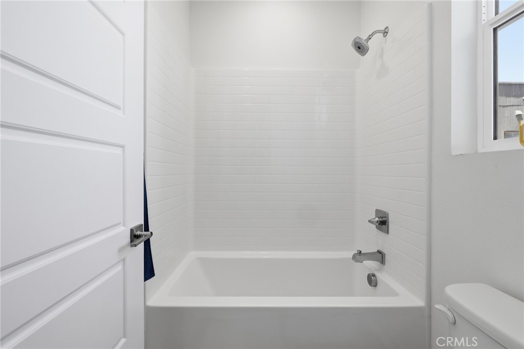 https://media.crmls.org/medias/be14c68e-a803-45a5-8e73-27333dbecd38.jpg?preset=X-Large