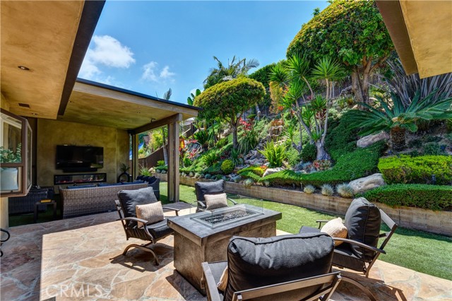4557 Don Timoteo Drive, Los Angeles CA: https://media.crmls.org/medias/be152c7d-e9a8-4b0f-ab08-3a67d0d03586.jpg