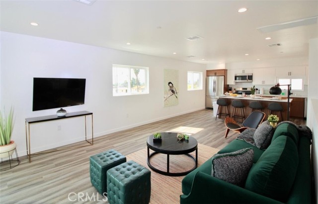 Detail Gallery Image 12 of 23 For 1416 S Cloverdale, Los Angeles,  CA 90019 - 3 Beds | 3 Baths