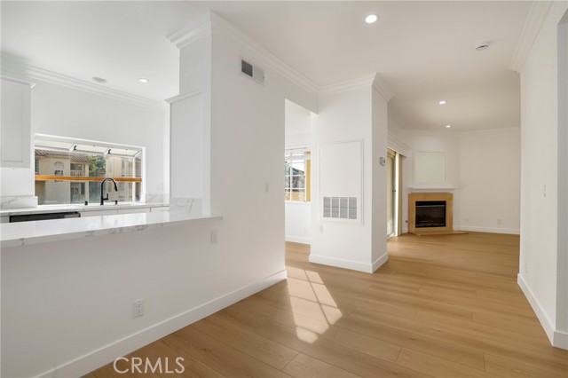 Detail Gallery Image 3 of 36 For 5799 Freebird Ln #102,  Oak Park,  CA 91377 - 2 Beds | 2/1 Baths