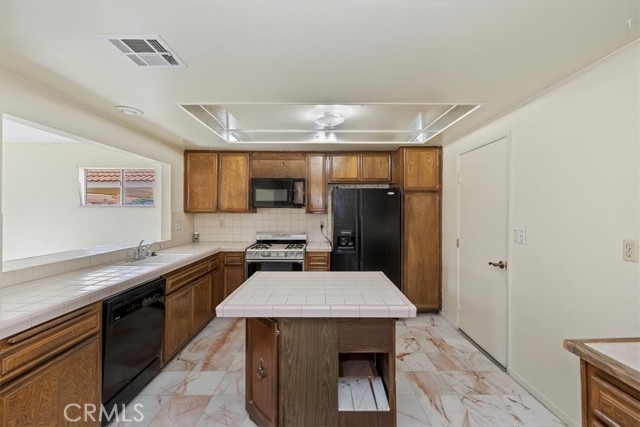 Detail Gallery Image 12 of 23 For 1825 Flame Tree Way, Hemet,  CA 92545 - 3 Beds | 2 Baths