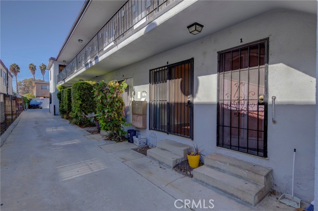 Image 2 for 2615 Chariton St, Los Angeles, CA 90034