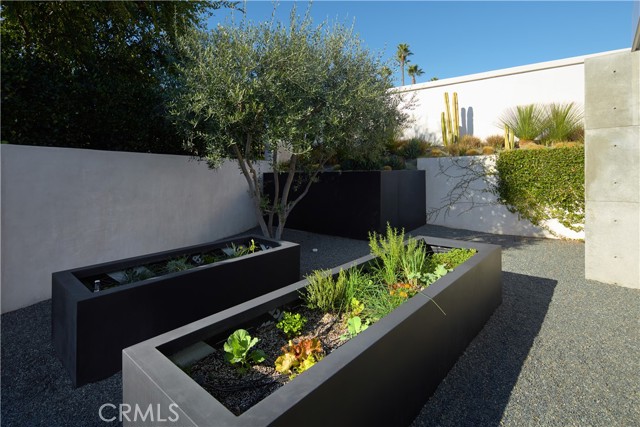 2460 Monaco Drive, Laguna Beach CA: https://media.crmls.org/medias/be1a3e50-e5f2-4bd4-af45-d90a982903f5.jpg