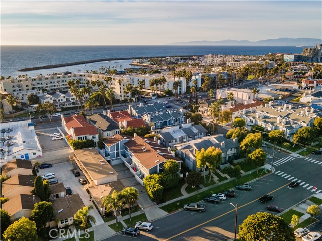 111 Broadway, Redondo Beach, California 90277, 2 Bedrooms Bedrooms, ,2 BathroomsBathrooms,Residential,Sold,Broadway,SB22004583