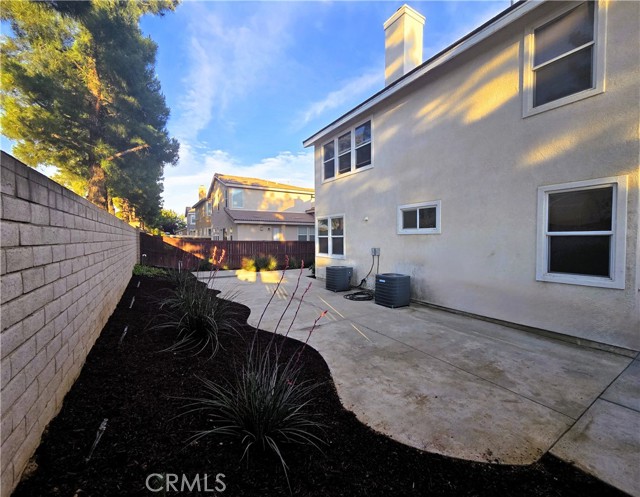 Detail Gallery Image 4 of 16 For 1480 Bedford Ct, Beaumont,  CA 92223 - 5 Beds | 3 Baths