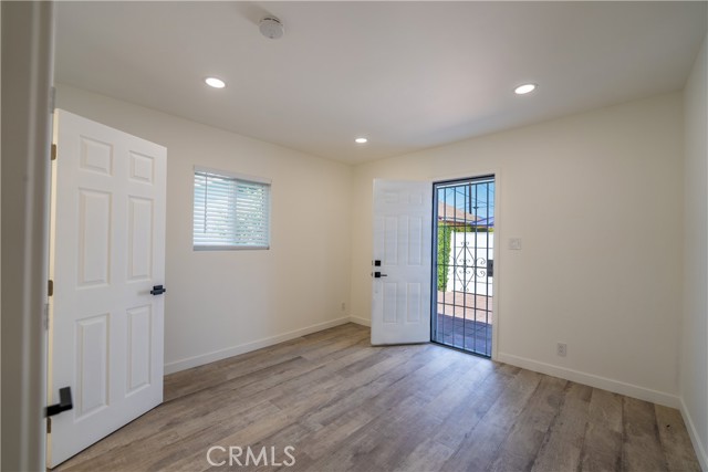 319 Roads End Street, Glendale CA: https://media.crmls.org/medias/be1b525c-1ac6-45cc-824b-50aeeb90cc10.jpg