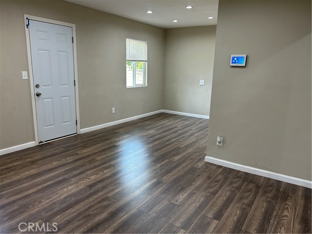 Detail Gallery Image 9 of 30 For 114 S Tamarisk Ave, Rialto,  CA 92376 - 5 Beds | 3 Baths