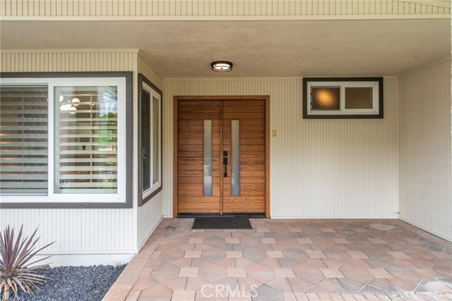 20217 Wells Drive, Woodland Hills CA: https://media.crmls.org/medias/be1c2998-1d3b-410d-92a4-5874cac5849e.jpg