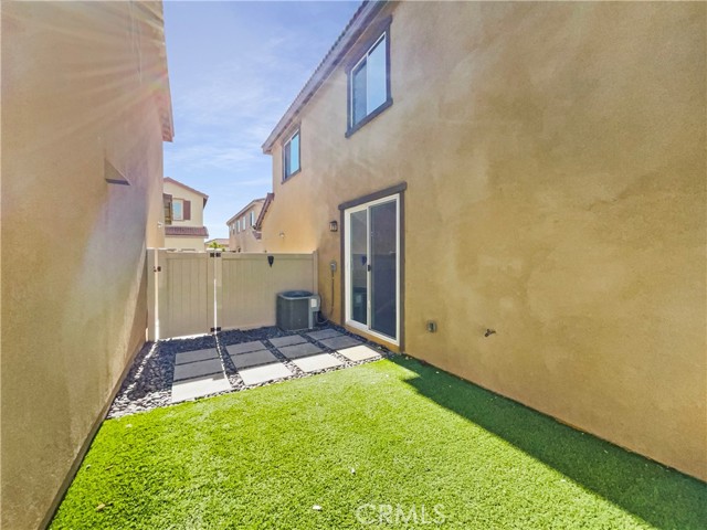 Detail Gallery Image 8 of 24 For 2028 Juniper Ln, Colton,  CA 92324 - 3 Beds | 2/1 Baths