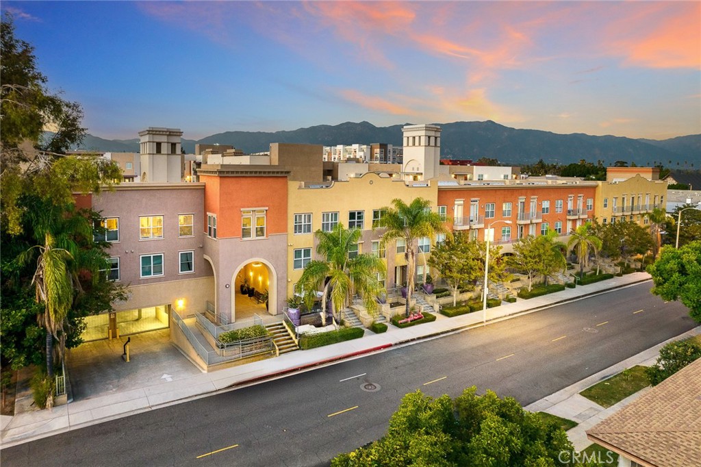 83 E Commonwealth #3C