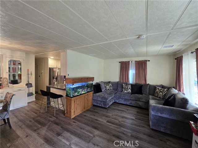 Detail Gallery Image 10 of 26 For 995 Pomona Rd #1,  Corona,  CA 92882 - 3 Beds | 2 Baths