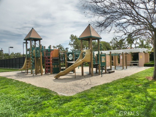 Detail Gallery Image 27 of 31 For 11 Pienza, Irvine,  CA 92606 - 5 Beds | 3 Baths