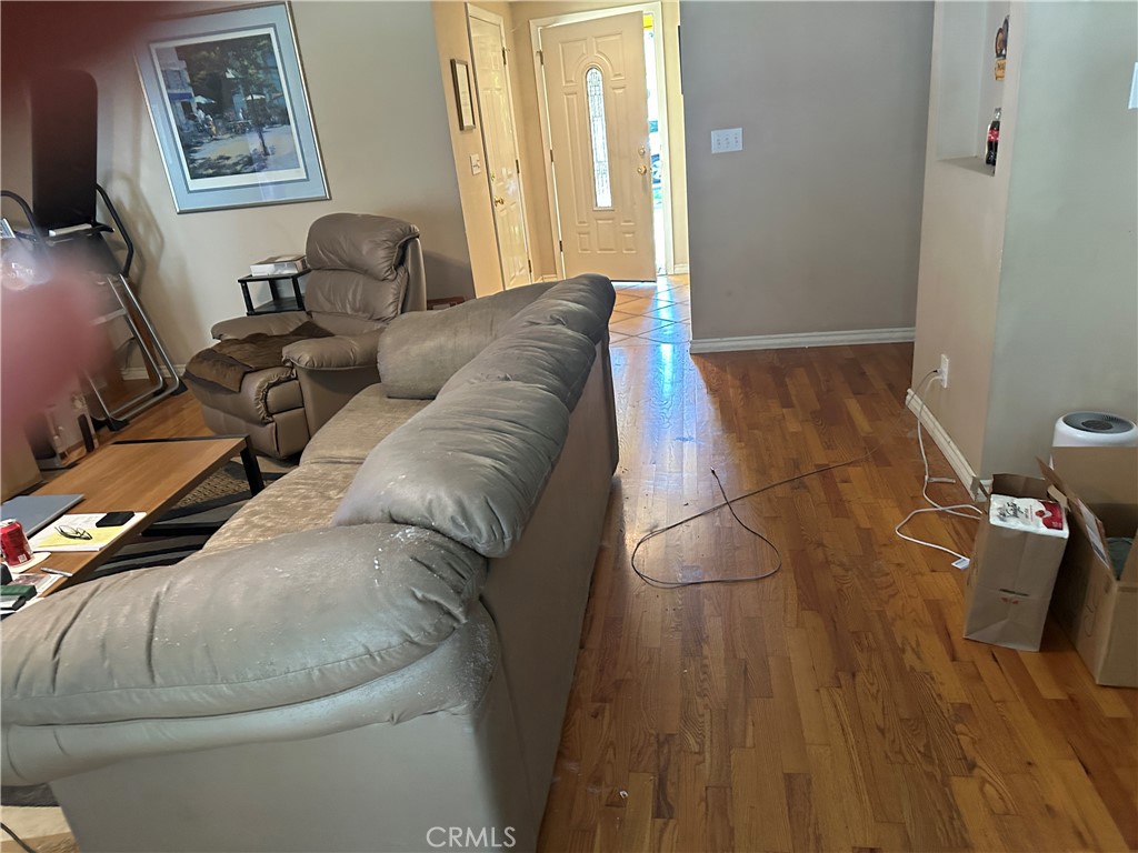 https://media.crmls.org/medias/be1dd401-b49d-4f67-9799-9e675464d977.jpg?preset=X-Large