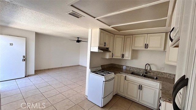 Detail Gallery Image 6 of 49 For 17425 Arrow Bld #10,  Fontana,  CA 92335 - 2 Beds | 1 Baths