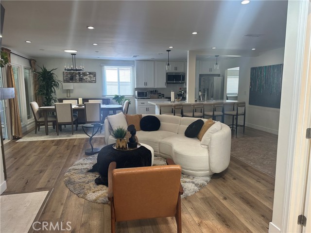 Detail Gallery Image 5 of 18 For 5247 Buffalo Ave, Sherman Oaks,  CA 91401 - 3 Beds | 2 Baths