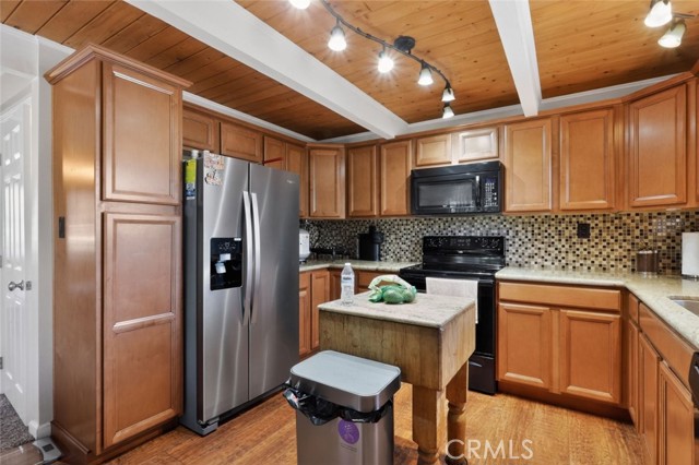 Detail Gallery Image 7 of 30 For 1800 Bernina Dr, –,  CA 93222 - 3 Beds | 3 Baths