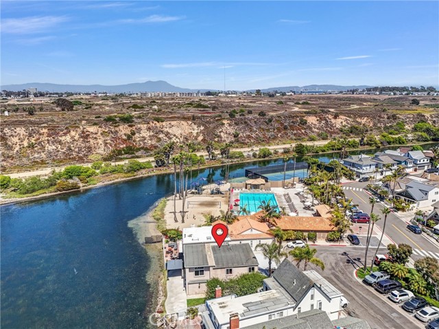 Detail Gallery Image 7 of 37 For 6 Canal Cir, Newport Beach,  CA 92663 - 4 Beds | 3 Baths