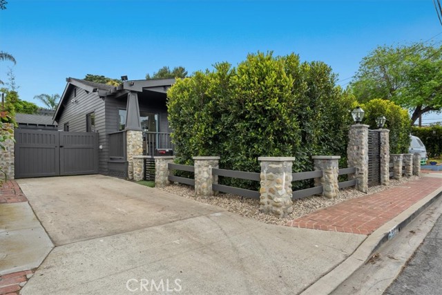 1012 10th Street, Manhattan Beach CA: https://media.crmls.org/medias/be204228-d37c-49ca-add7-ee59001e64a0.jpg