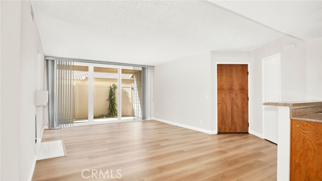 Detail Gallery Image 4 of 32 For 47 Town and Country, Pomona,  CA 91766 - 3 Beds | 2 Baths