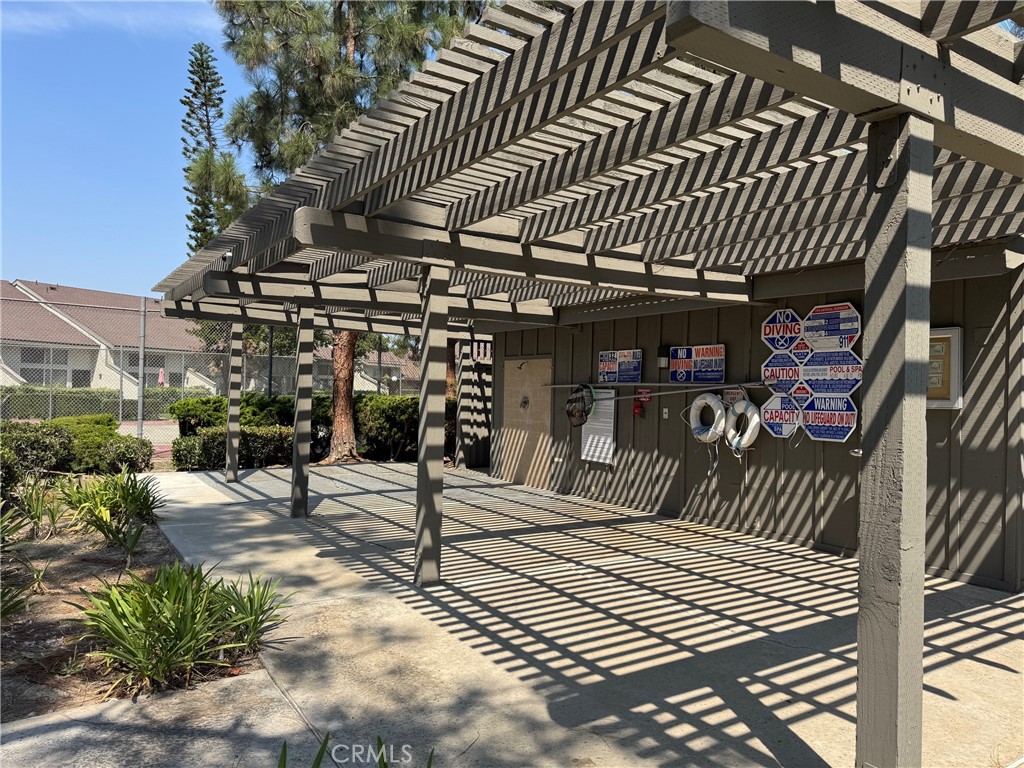 https://media.crmls.org/medias/be205e98-52a8-459f-83a7-f2816bc63949.jpg?preset=X-Large