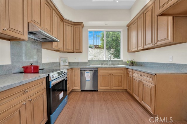 320 A S. Lincoln Avenue, Monterey Park CA: https://media.crmls.org/medias/be2086cd-df26-4118-beda-5cfe6c0c663b.jpg