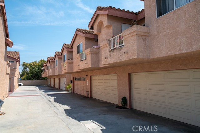 11932 207th Street, Lakewood CA: https://media.crmls.org/medias/be21549b-c52c-482b-9577-c771c0e7a12b.jpg