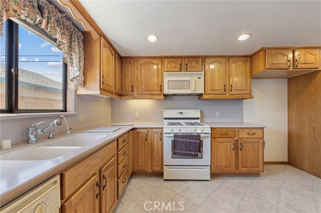 Detail Gallery Image 15 of 41 For 8038 Cyclamen Way, Buena Park,  CA 90620 - 4 Beds | 2 Baths