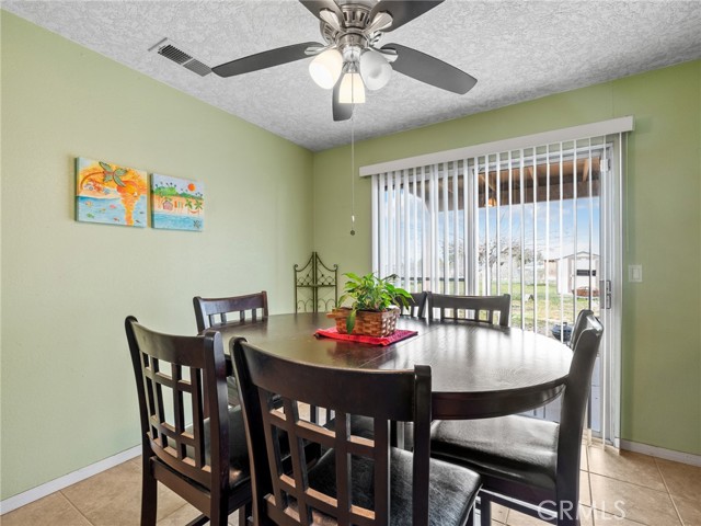 Detail Gallery Image 12 of 35 For 15476 Pahute St, Victorville,  CA 92395 - 3 Beds | 2 Baths