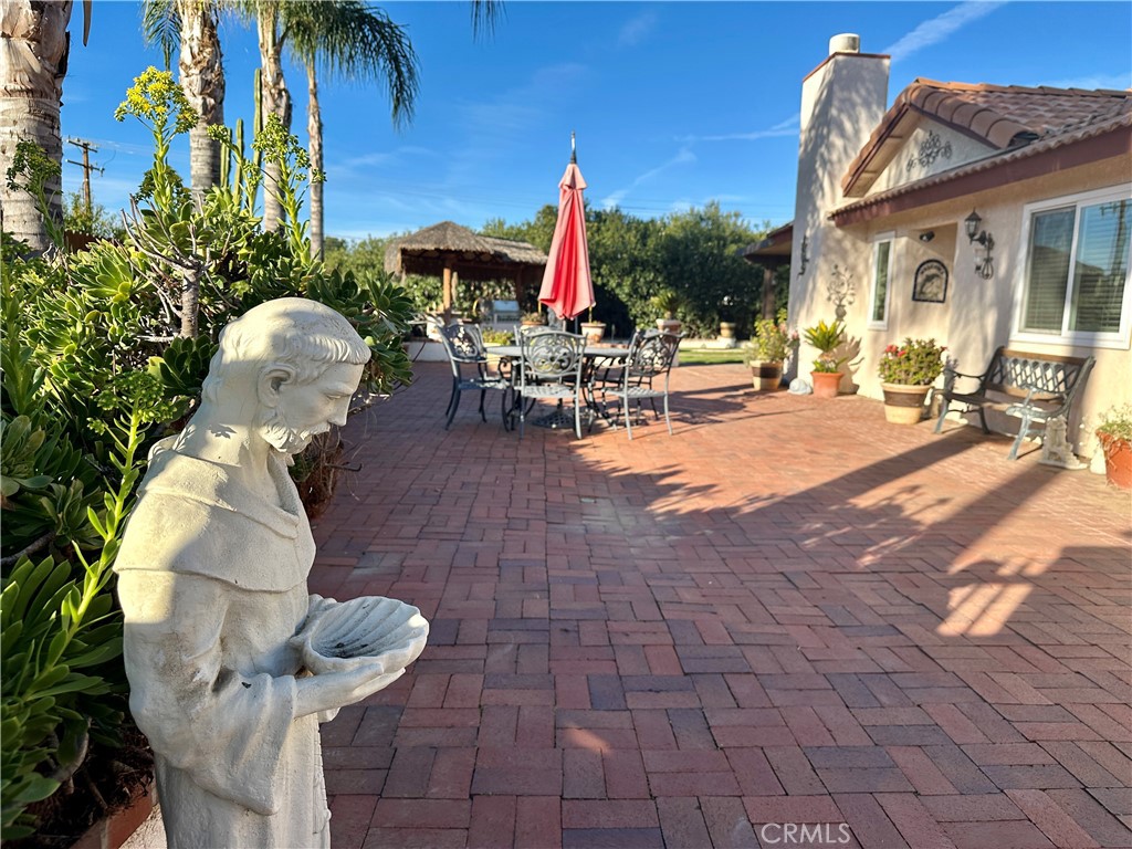 https://media.crmls.org/medias/be21fbe2-b767-4857-a8f7-224c624a4ea6.jpg?preset=X-Large
