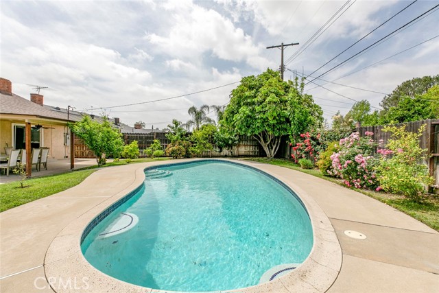 10019 Norwich Avenue, Mission Hills (San Fernando) CA: https://media.crmls.org/medias/be228bab-c854-4b01-9009-bf7667b5cfa8.jpg
