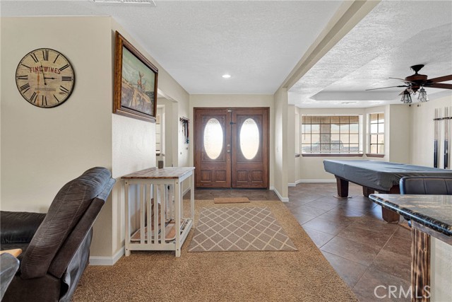 25733 Roundup Way, Apple Valley CA: https://media.crmls.org/medias/be230b17-44e6-4f40-8bab-5f07fea657bf.jpg
